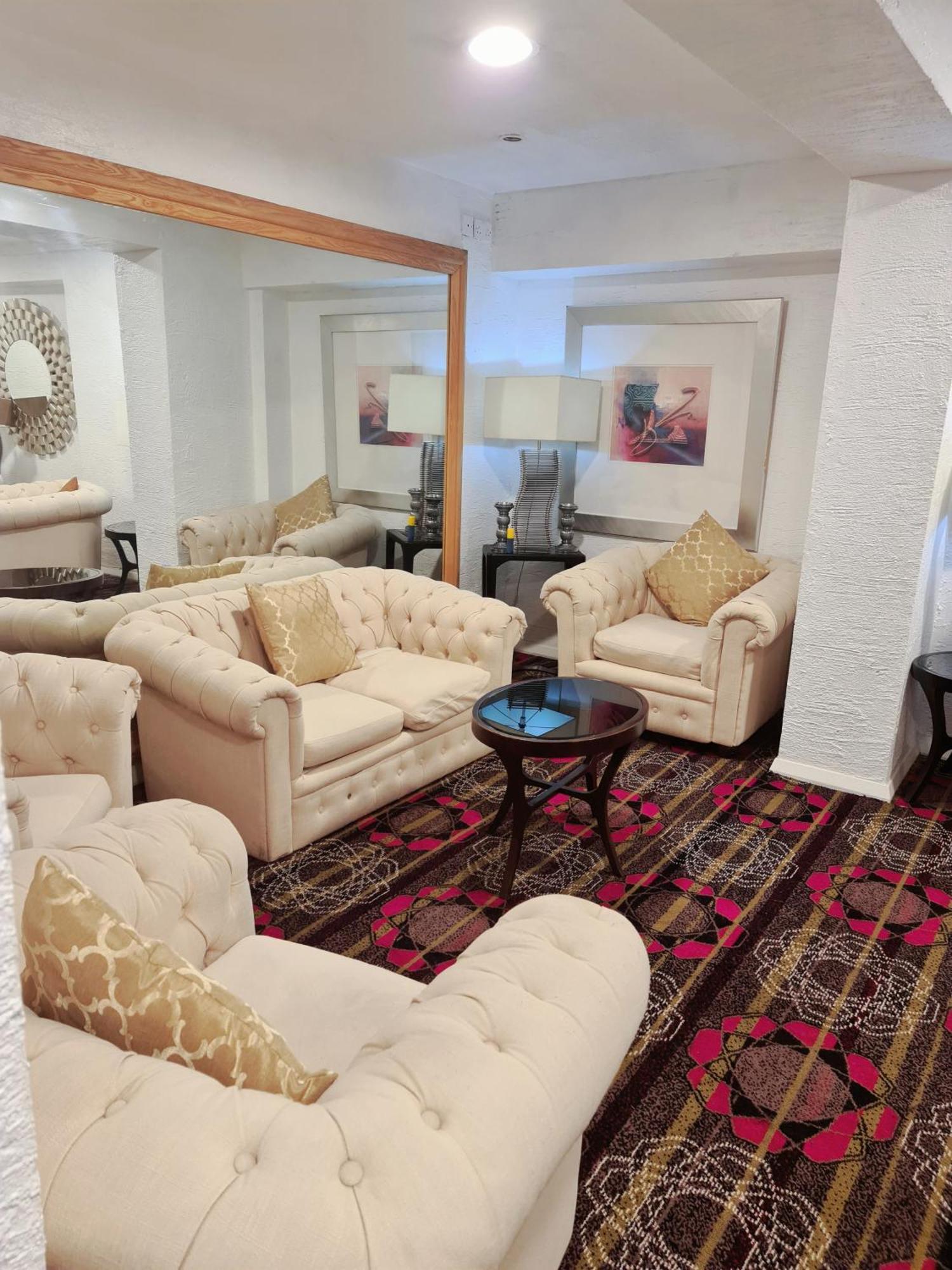 Barons Court Hotel Walsall Esterno foto