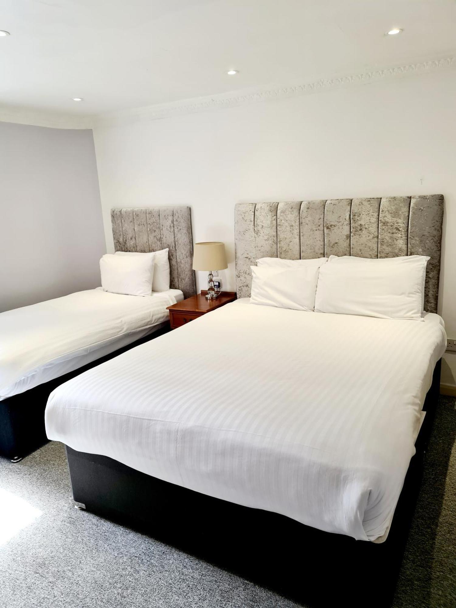 Barons Court Hotel Walsall Esterno foto