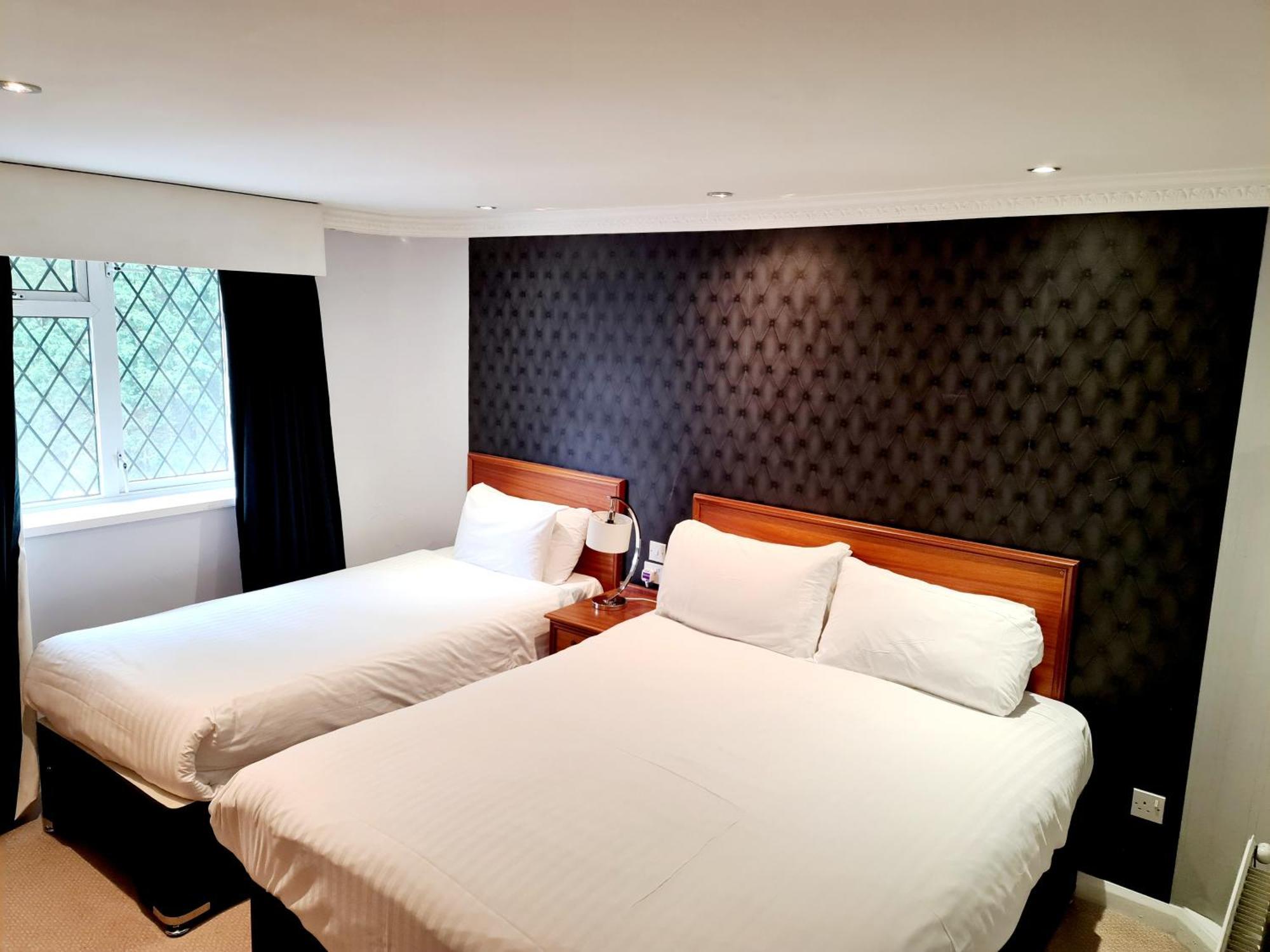Barons Court Hotel Walsall Esterno foto
