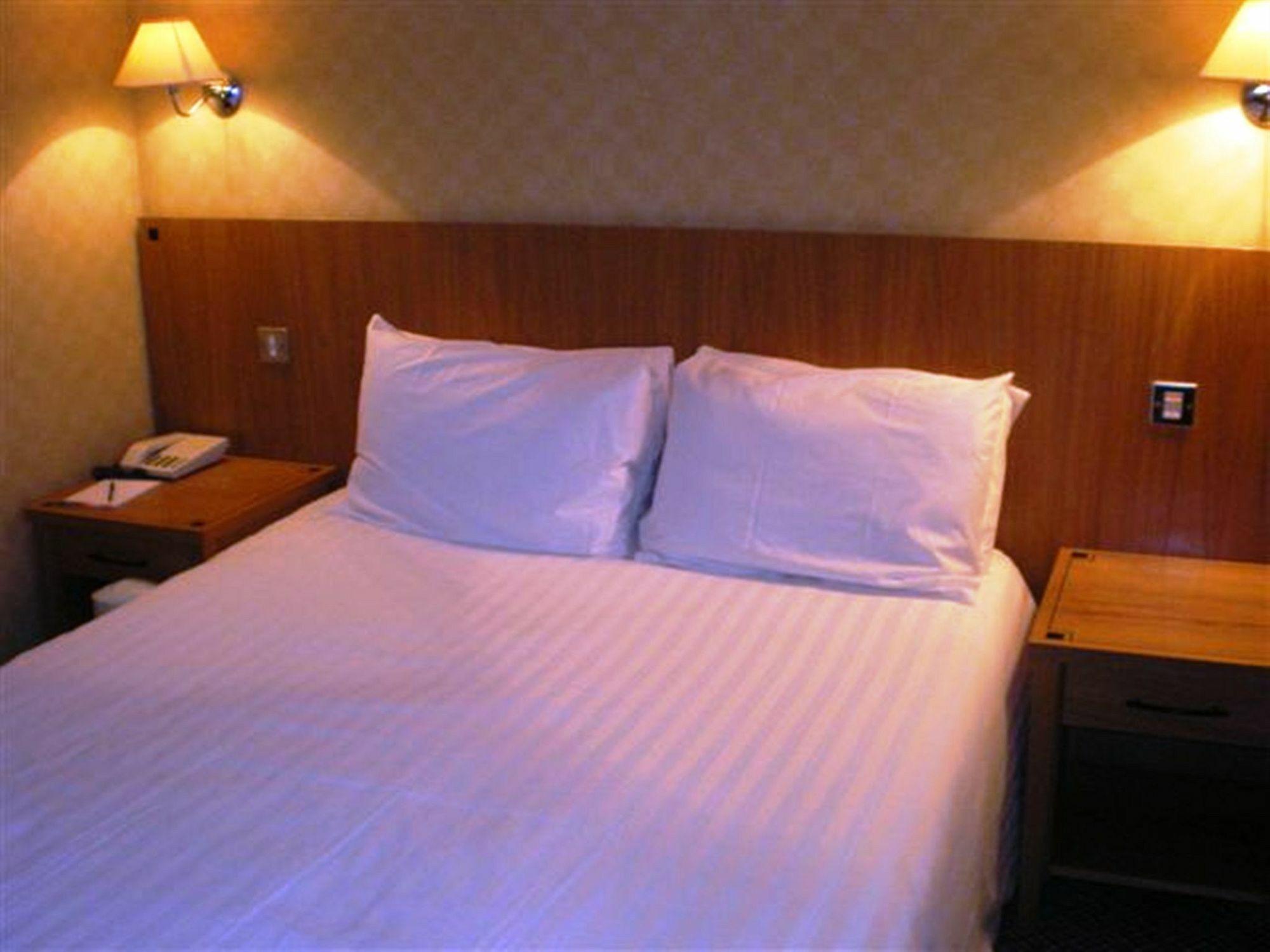 Barons Court Hotel Walsall Esterno foto